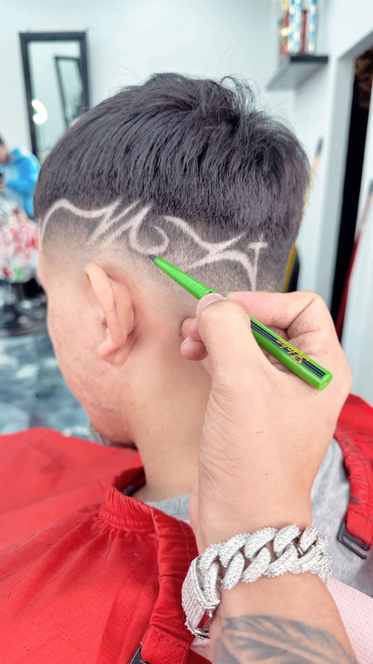 Chuy Alpha Line Barber Design Pencil – Precision Line Up & Hair Design Tool